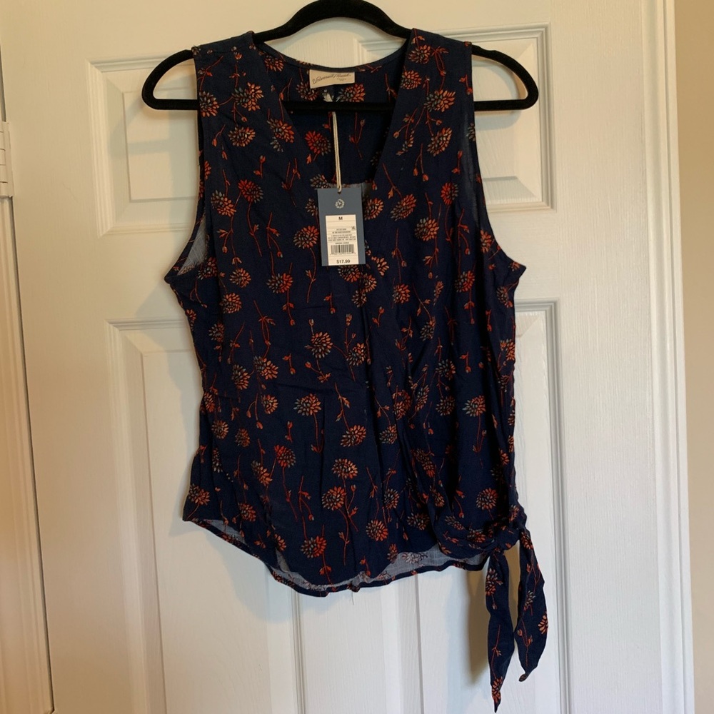 NWT Universal Threads top